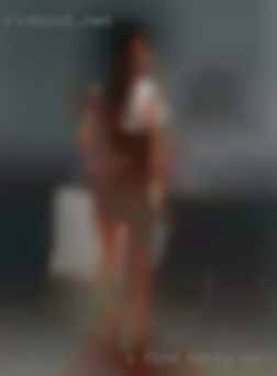 I find this horny married women incredible  attractive.